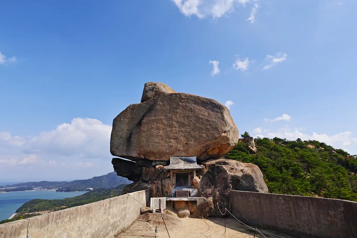 小瀬の重岩