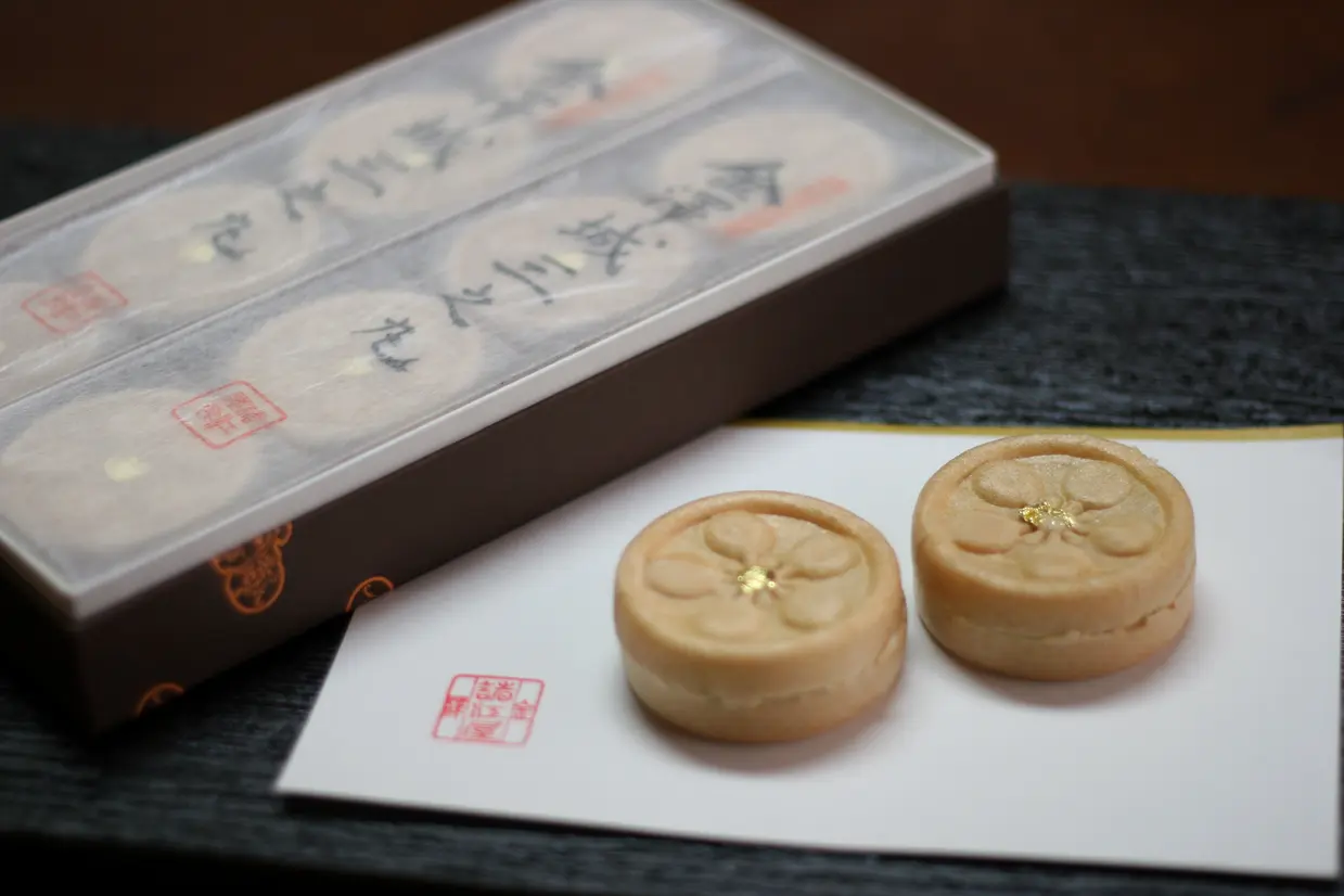  諸江屋「金沢城三の丸最中」