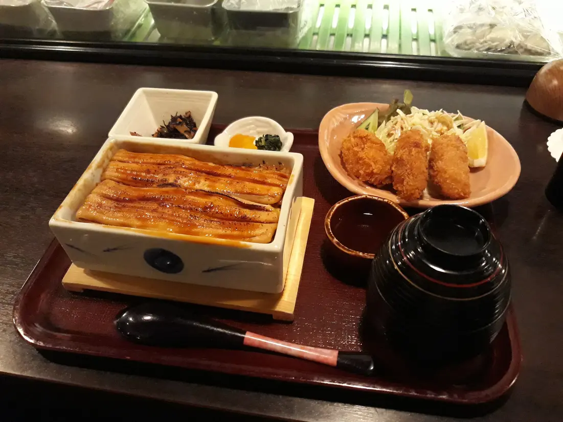 「まめたぬき」あなごめしと牡蠣フライ