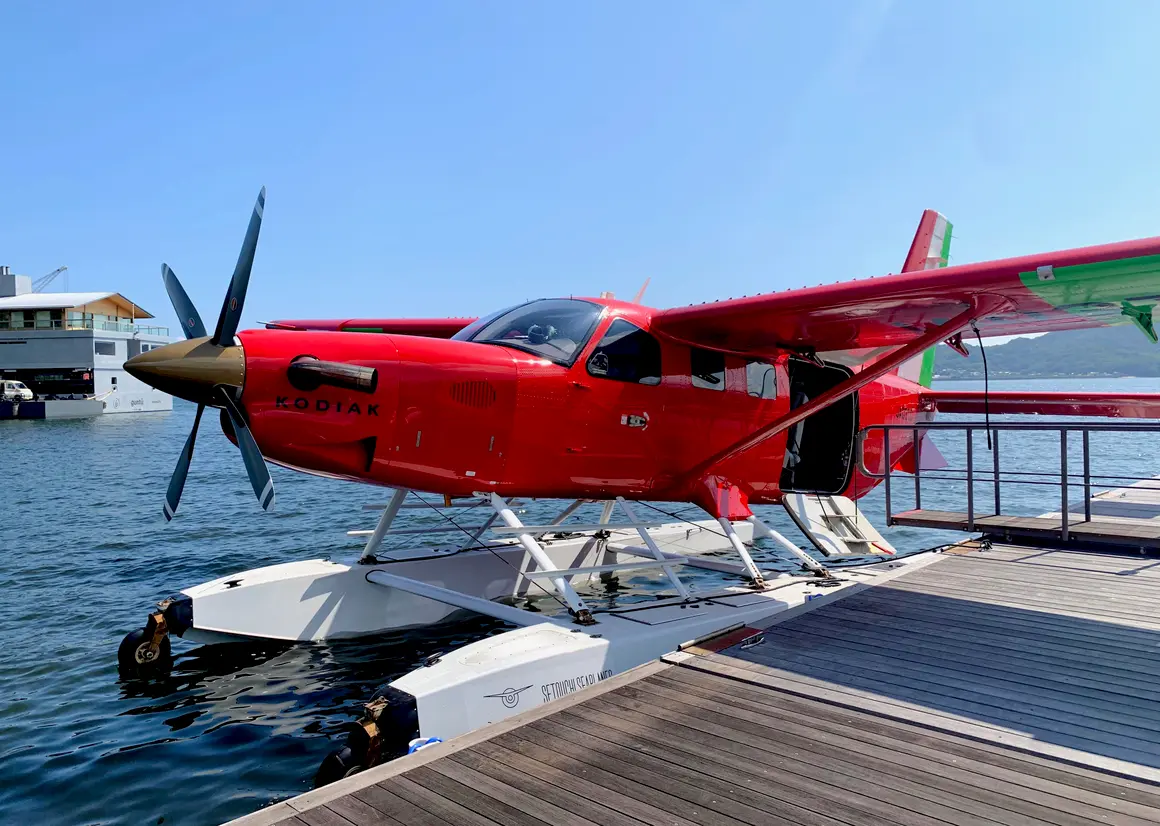 特別塗装機（愛称 ラーラ ロッサ）