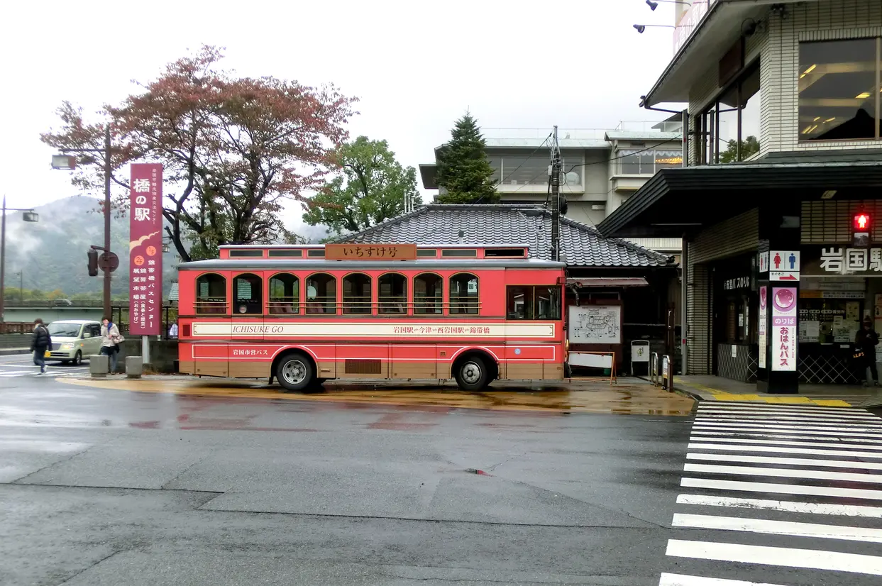 橋の駅　錦帯橋「展望市場」（錦帯橋バスセンター）