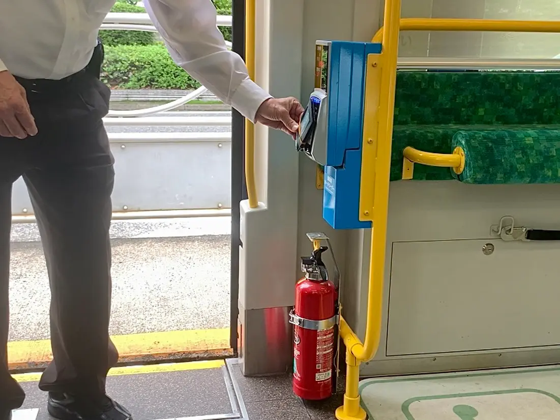 入口専用扉から乗りましょう