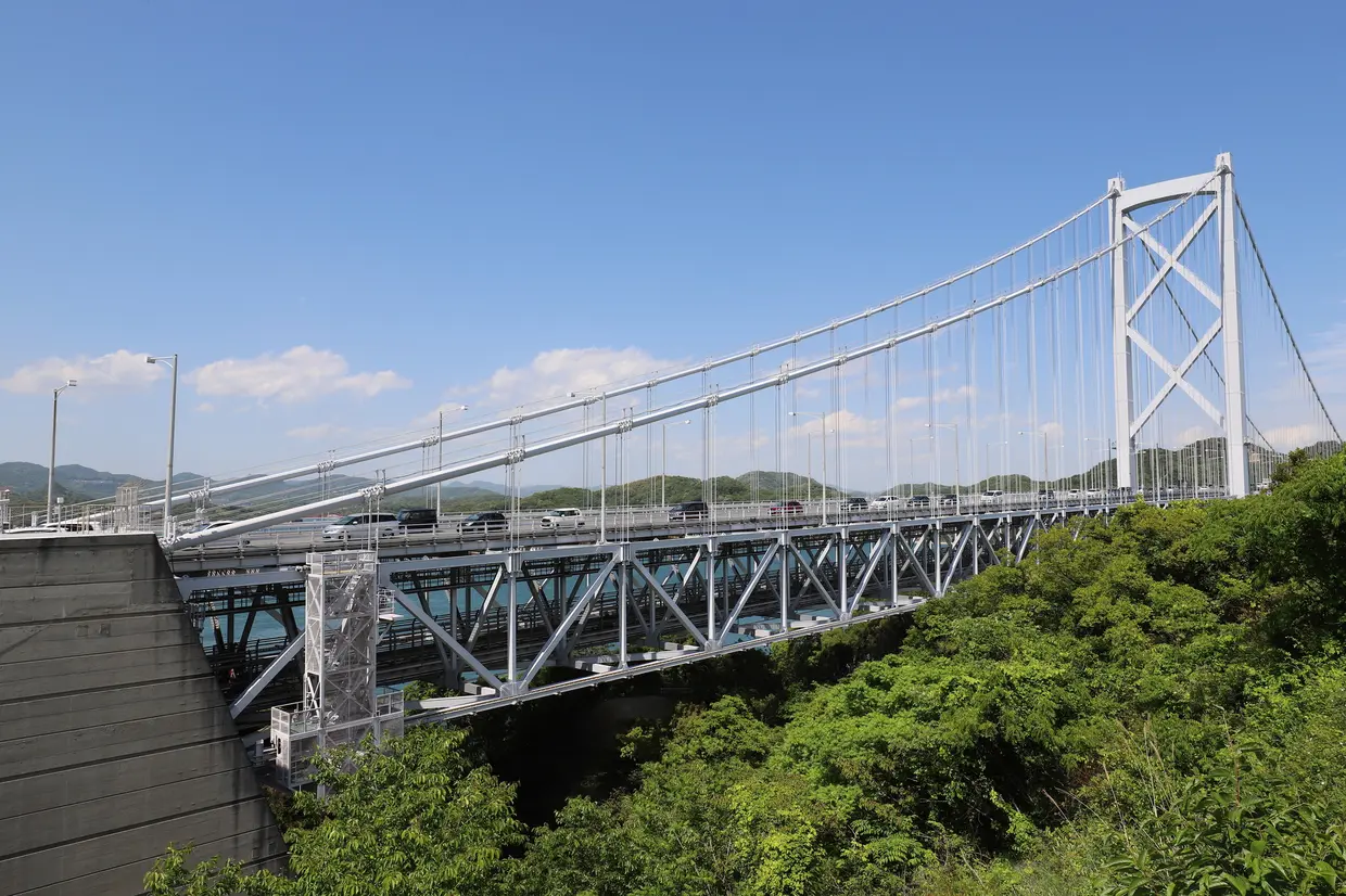 2層構造の因島大橋（下は歩行者・自転車・原付バイク専用）