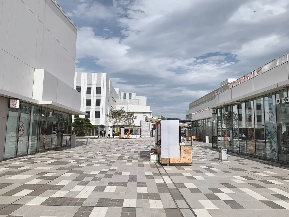 HICityの各建物を結ぶ2階デッキ「イノベーションコリドー」