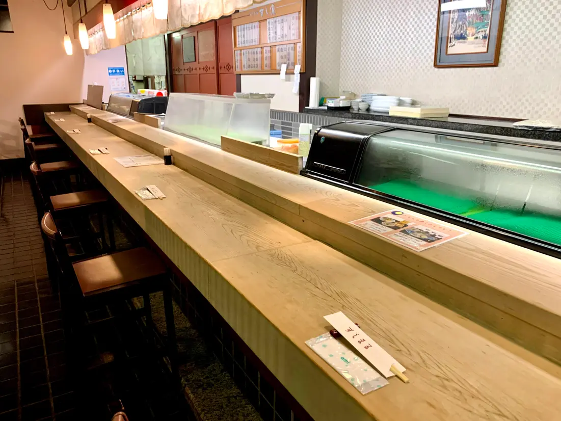 すし丸本店 カウンター席