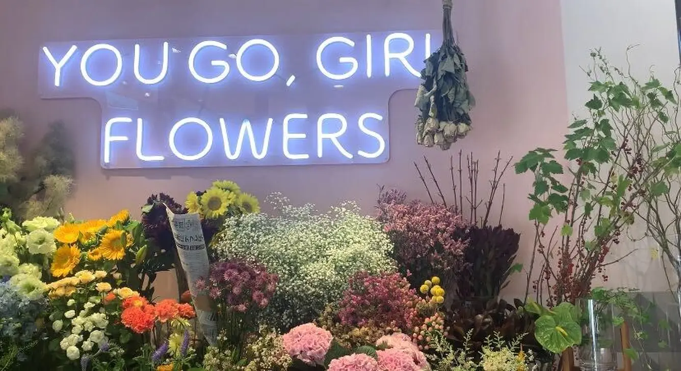 FLOWERS BAKE&ICE CREAM 店内