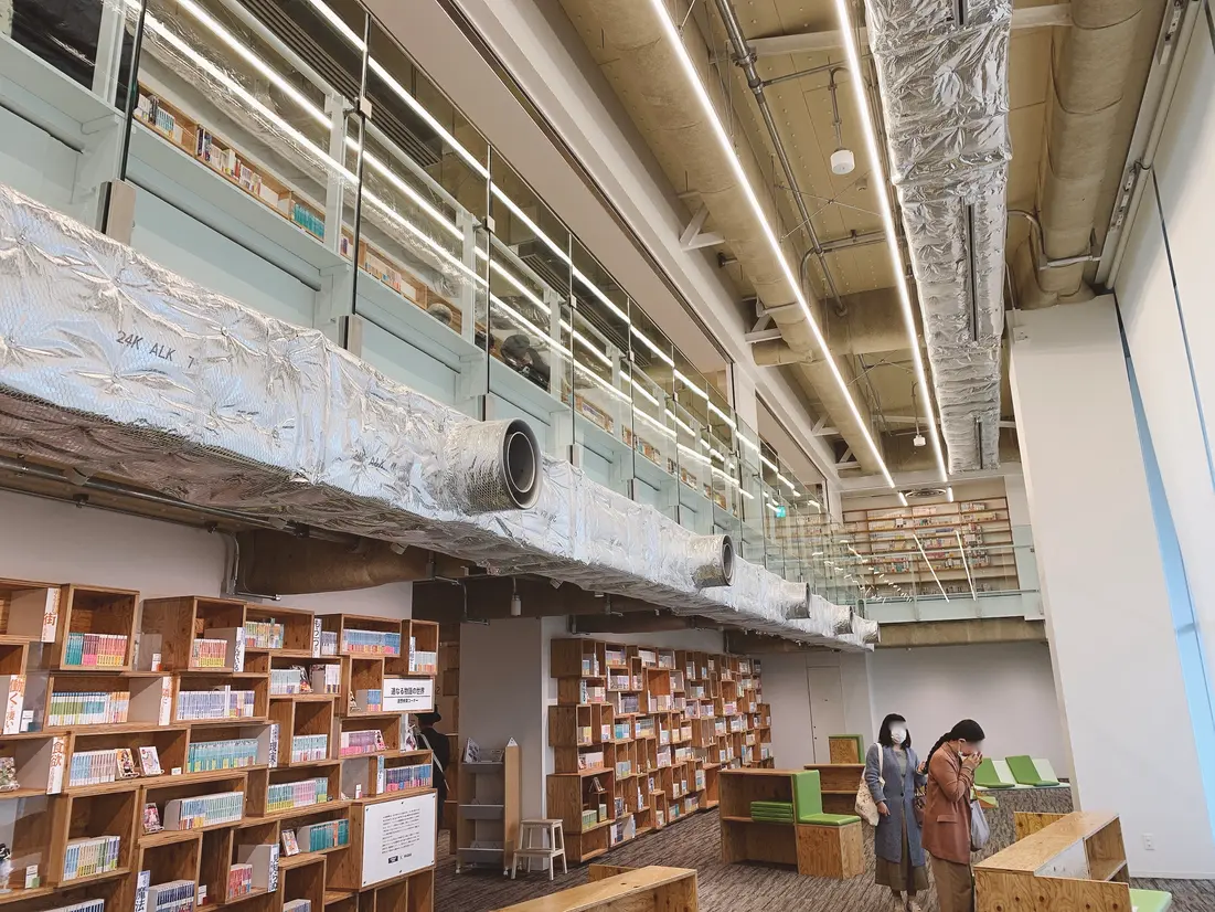 マンガ・ラノベ図書館　1F