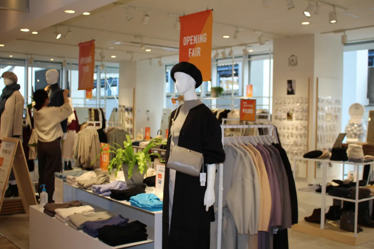 センスオブプレイス バイ アーバンリサーチ 店内