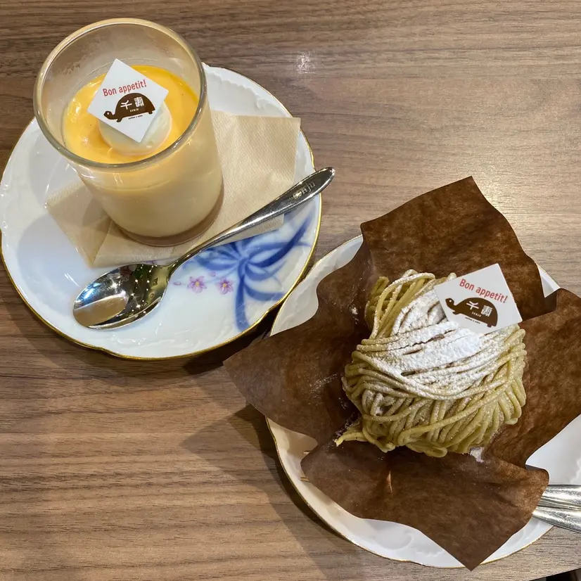 ふつうのプリン(389円＋税)、千寿のモンブラン(556円＋税)