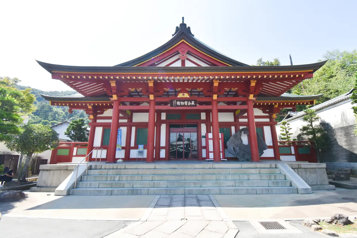 厳島神社宝物館外観