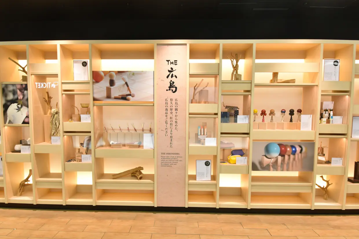  物産館 「SOUVENIOR SELECT 人と樹」外観