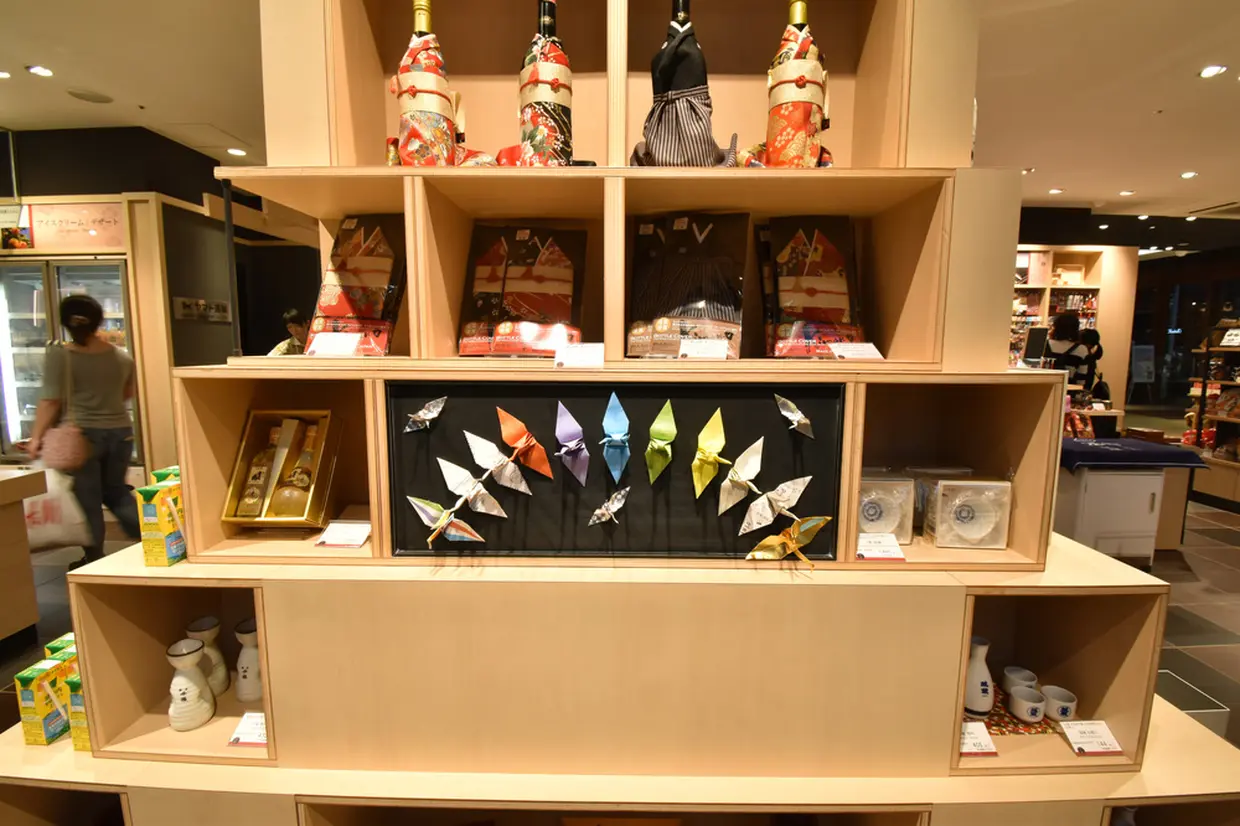  物産館 「SOUVENIOR SELECT 人と樹」