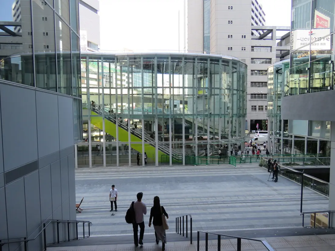 稲荷橋広場