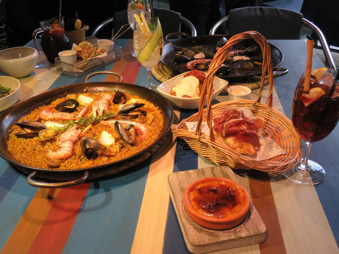 【日本初上陸】 3階 スペイン料理「チリンギート エスクリバ（XIRINGUITO Escribà）