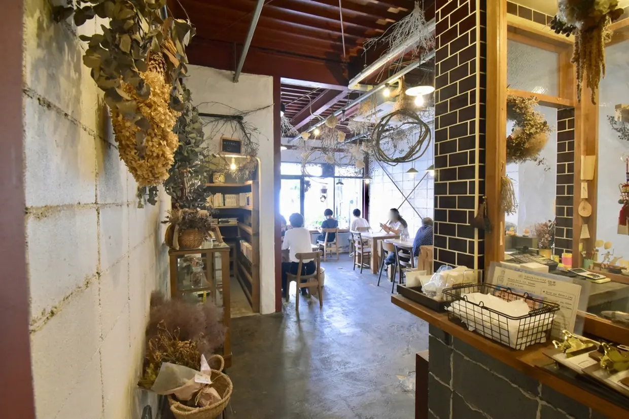 喫茶めくる店内