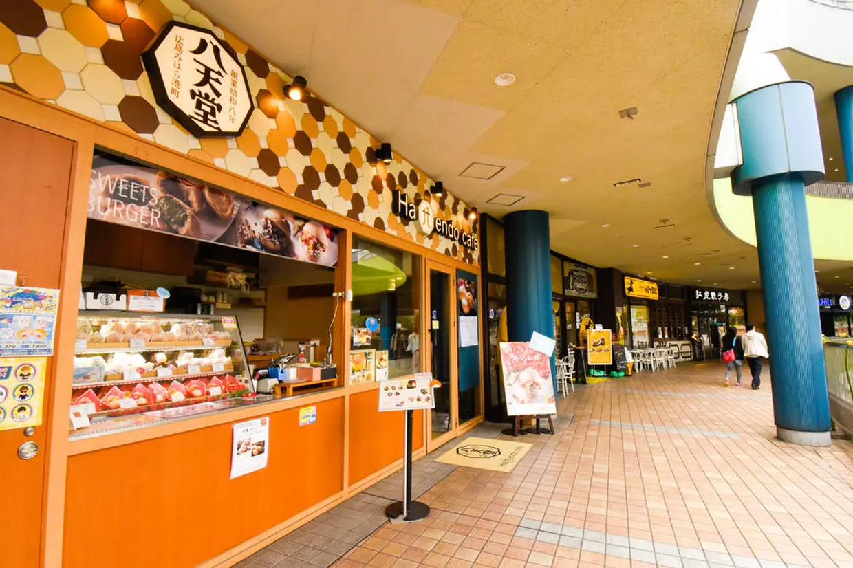 八天堂カフェなどがあるレストランエリア
