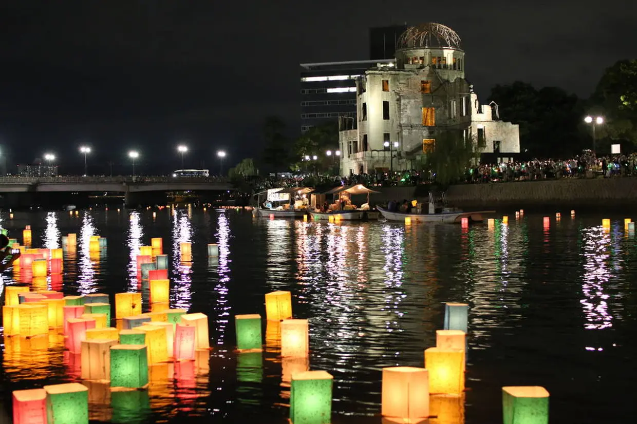 灯籠流し