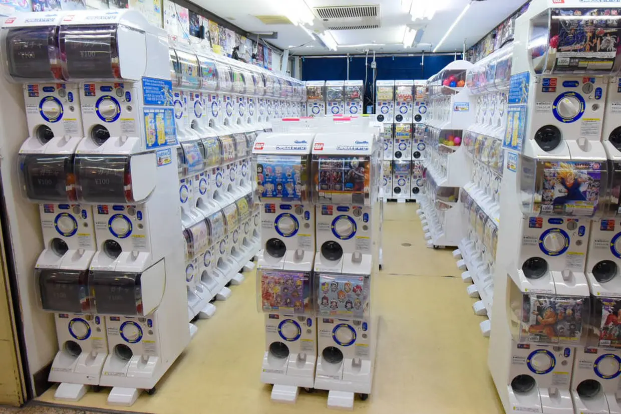 カプセルガチャ店