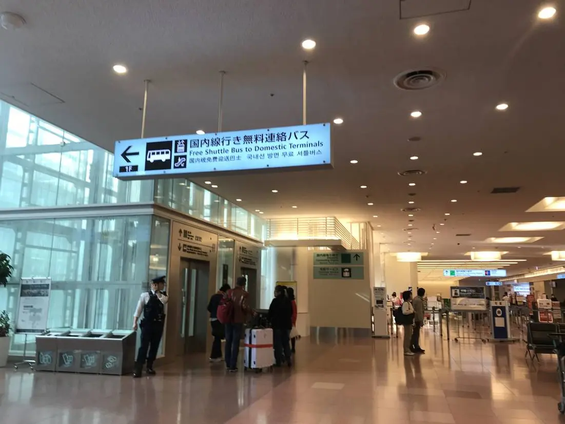 エスカレーター入り口