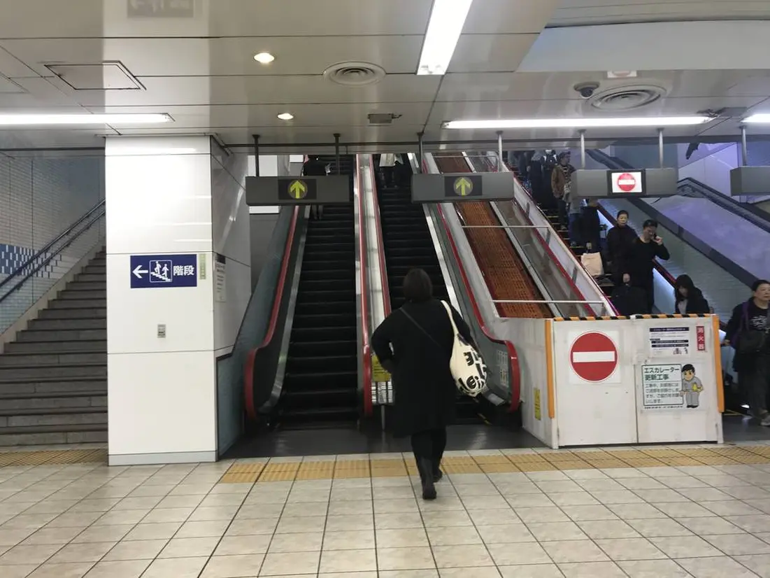 京急線　エスカレーター