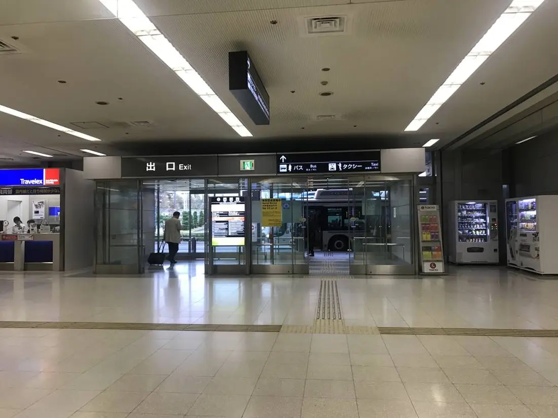 バス乗り場出口