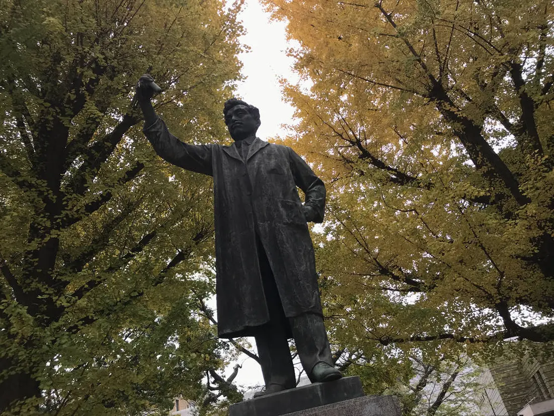 野口英世像