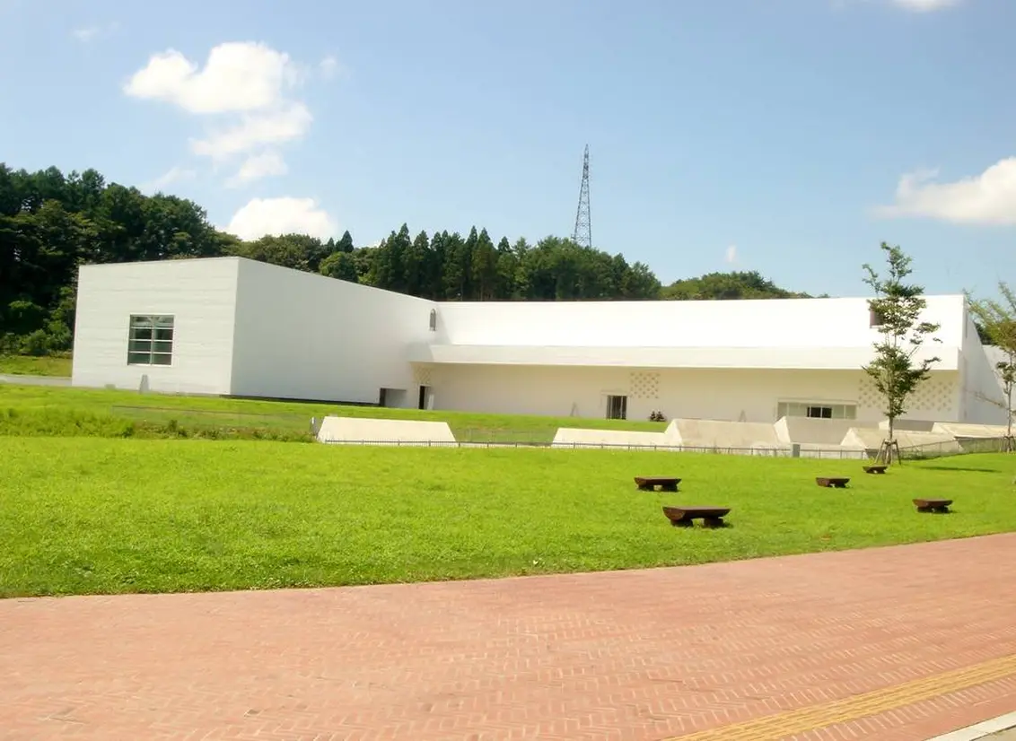 青森県立美術館