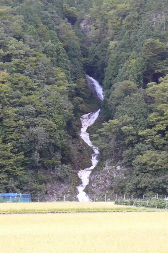 蓮如滝（提供：南丹市美山観光まちづくり協会）