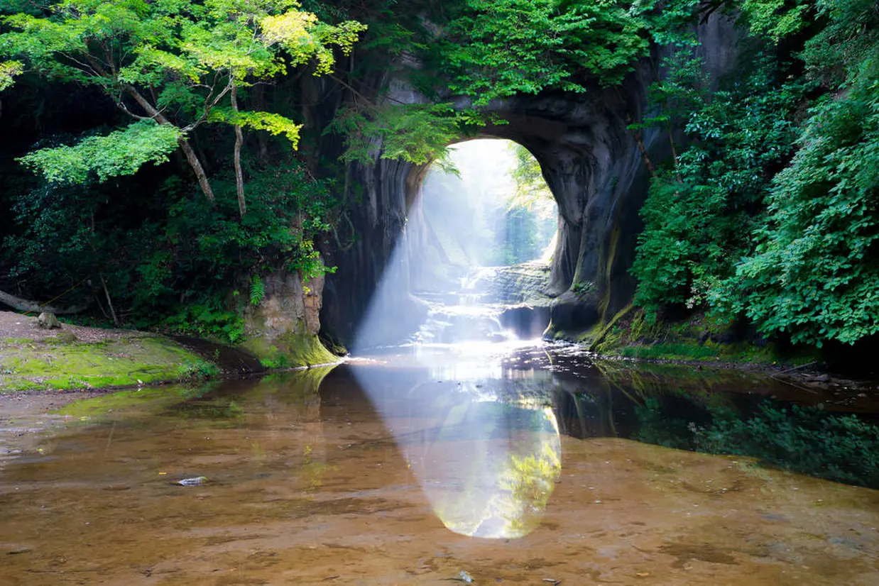 亀岩の洞窟 