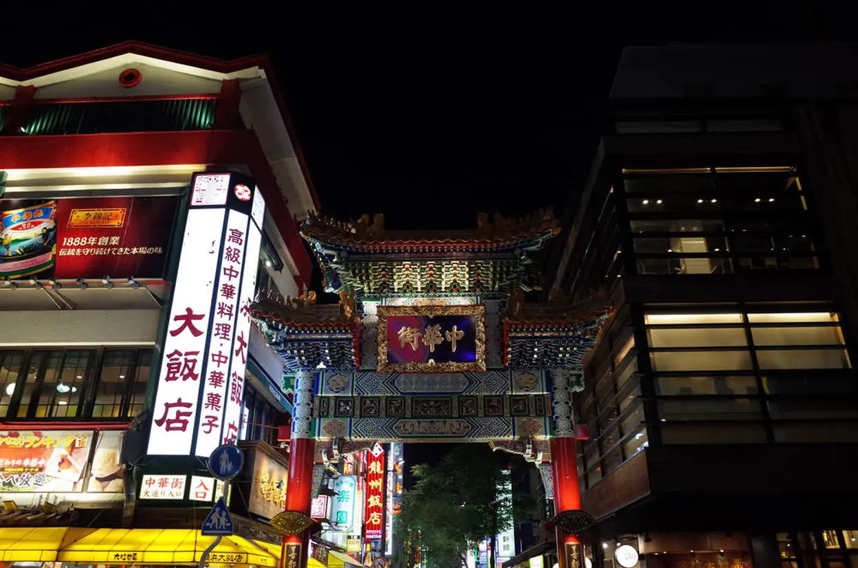 横浜大飯店（左側）