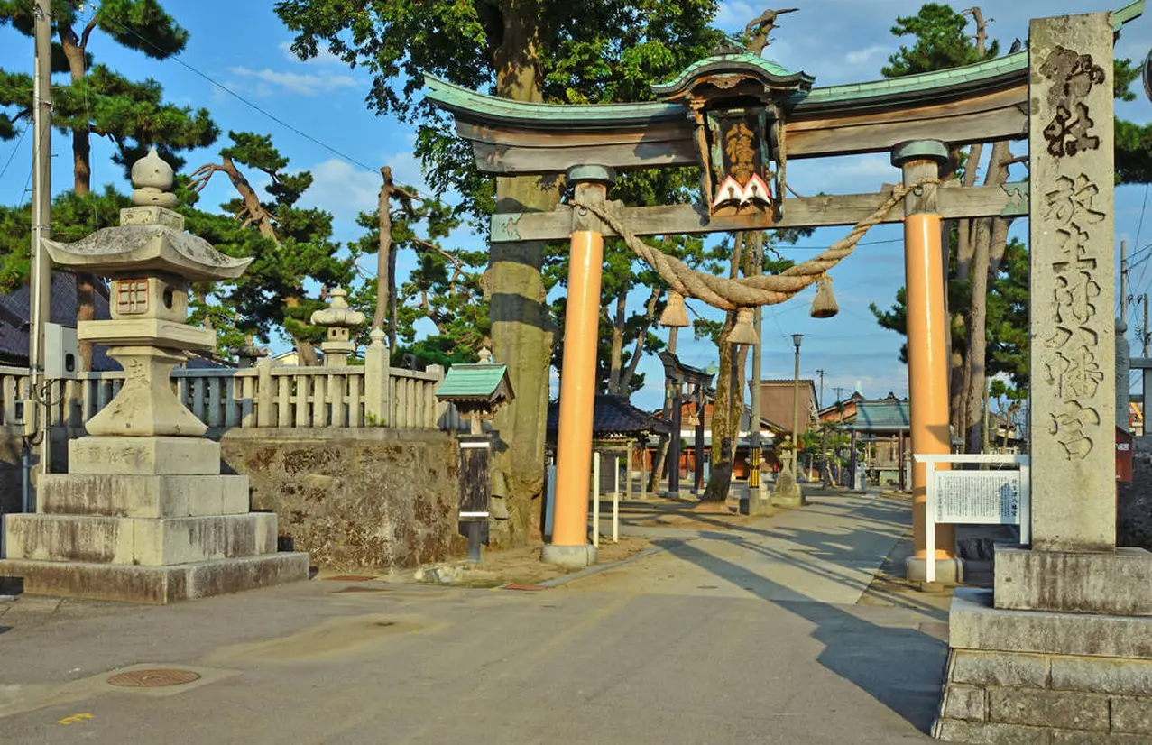 放生津八幡宮