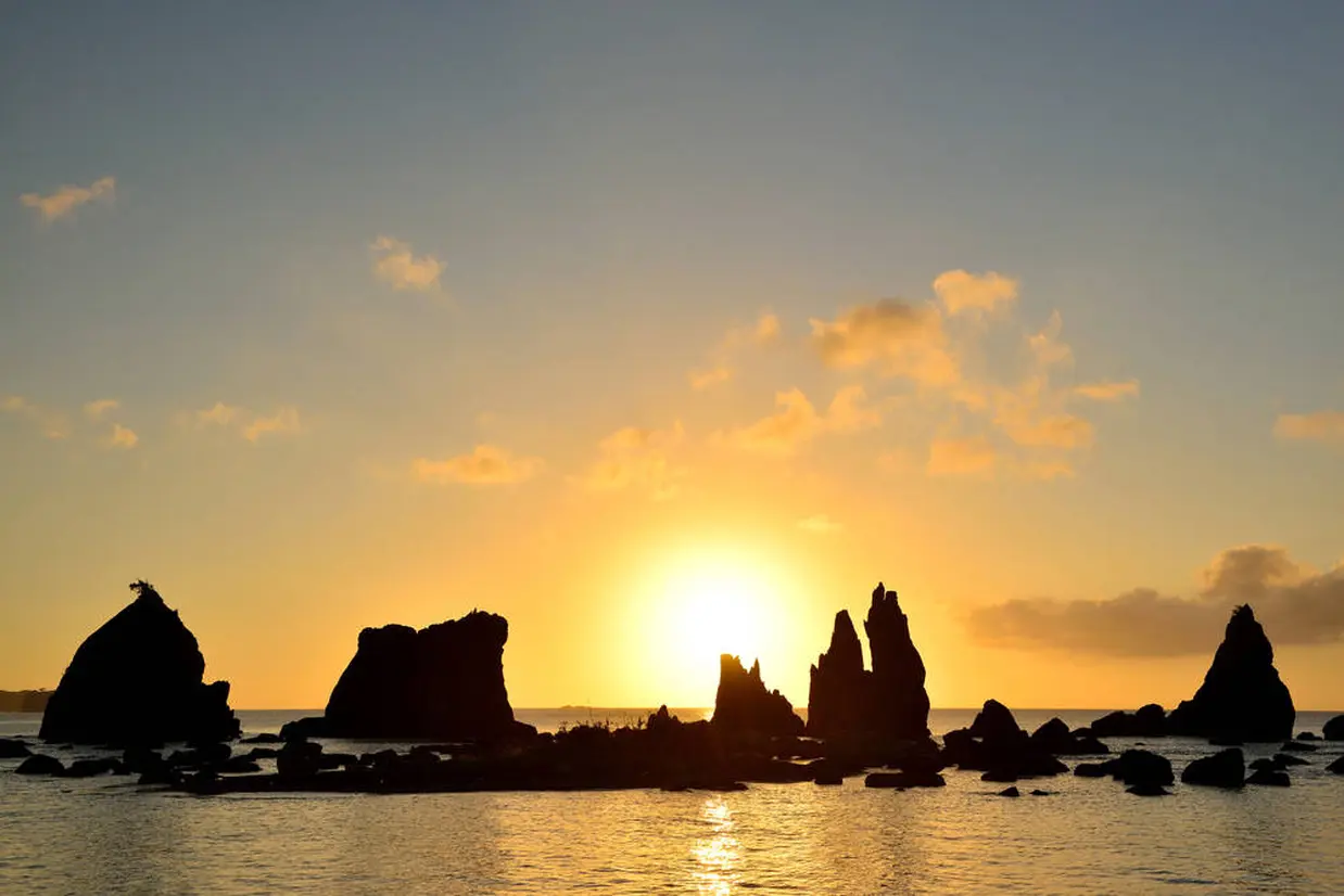 橋杭岩
