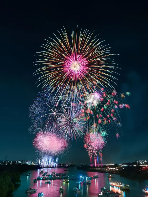 約1万2000発!"尺五寸玉"や"スターマイン"が夜空を彩る「第59回いたばし花火大会」
