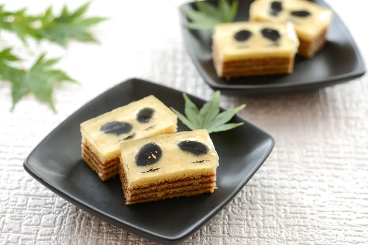 まめや萬久「わらび餅のバウム・黒豆」