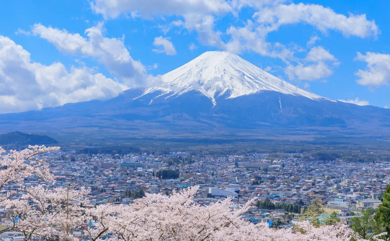 【山梨県 観光スポット紹介】温泉からアミューズメントパークまで定番観光スポット30選！のカバー画像