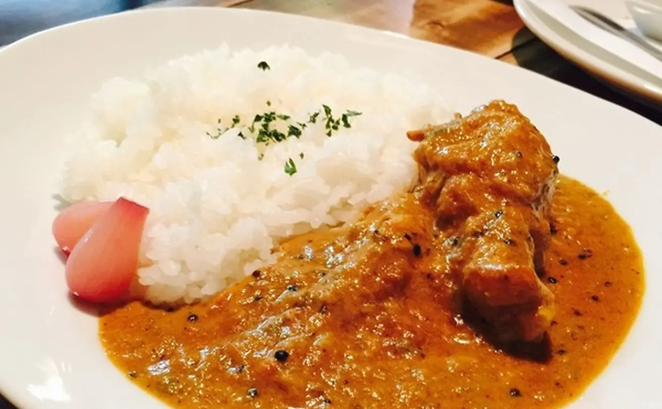 夏こそカレーの季節！都内でカレーを楽しむ9つのプランのカバー画像