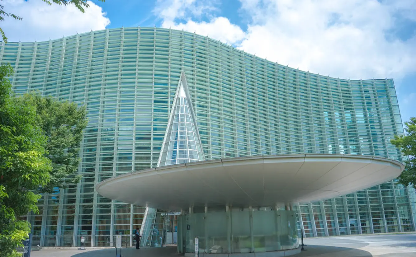 【国立新美術館の楽しみ方完全ガイド】建築と企画展を楽しむアートスポット！のカバー画像