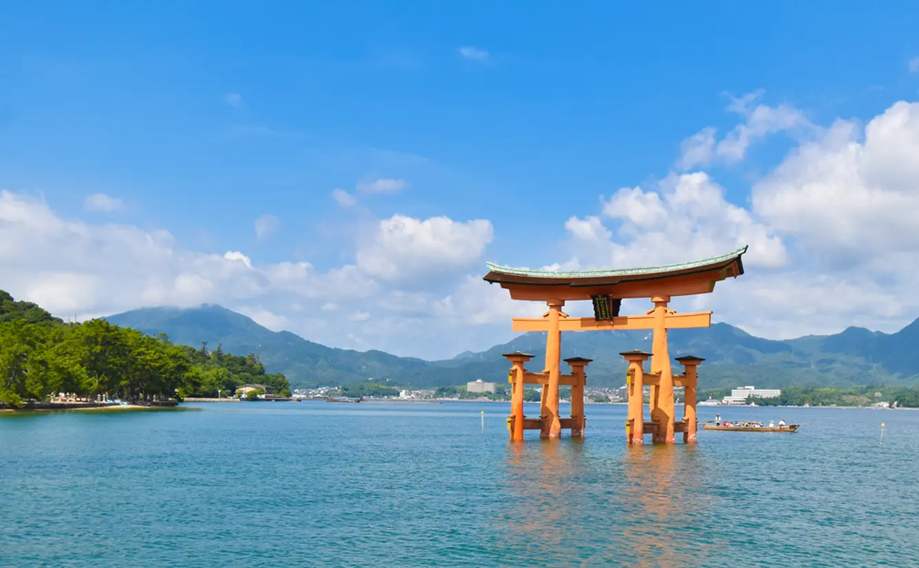 【宮島観光の楽しみ方完全ガイド】神秘の厳島神社と絶品グルメを大満喫！のカバー画像