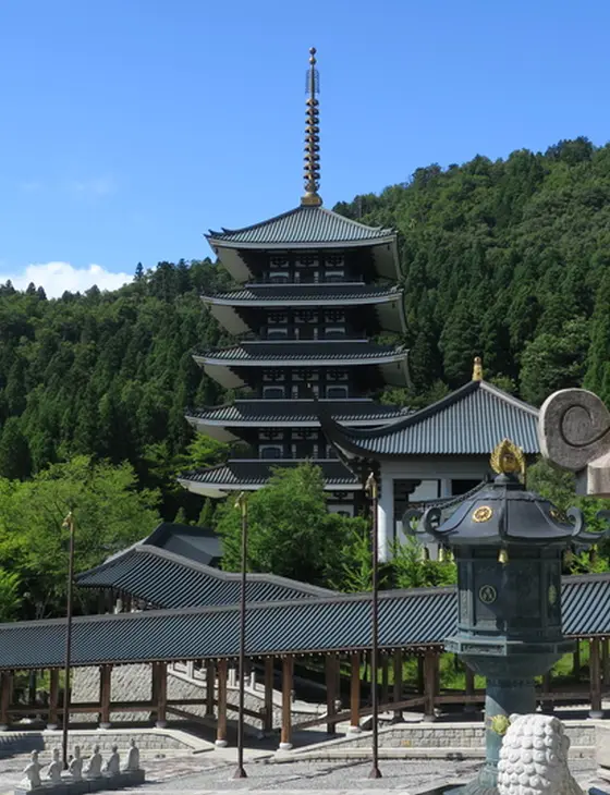 巨大すぎる五重塔