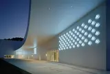 青森県立美術館