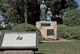 坂本龍馬新婚の旅碑