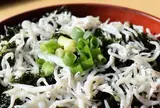 葉山餃子と岩のりしらす丼 葉山港湾食堂