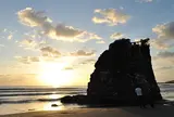 稲佐の浜で朝日を見る