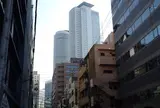 タワーズが見える路地