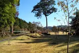 集落からいきなり芝生公園に出た