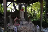 怪しげな地蔵尊があるらしい