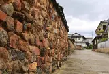 トンバイ塀のある裏通り