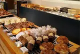 BLUFF BAKERY (ブラフ ベーカリー)