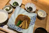 菜な