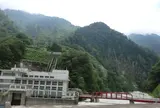 ねずみ返しの岩壁